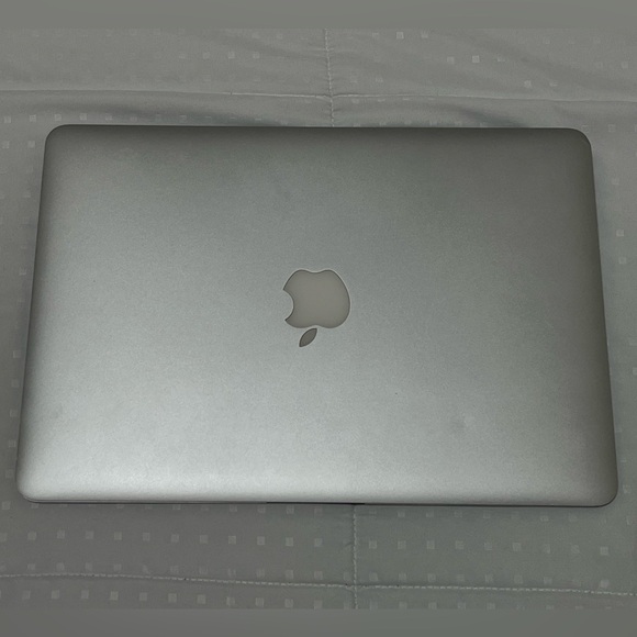 Apple MacBook Air Early 2015 シルバー 日本語配列 Apple MacBook Air